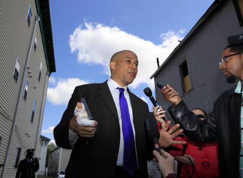 Newark-mayor-treated-after-helping-at-fire