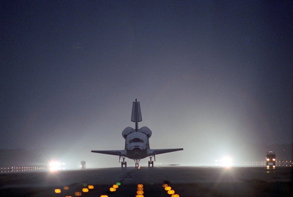 Shuttle-landing-night1
