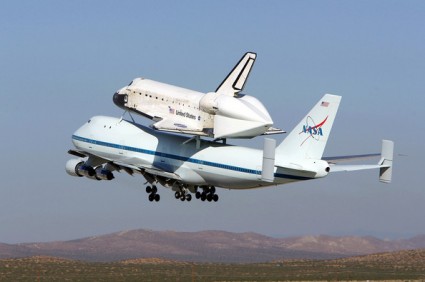 Space+Shuttle+Discovery+Returns+California+JoCsqNw3qx4l