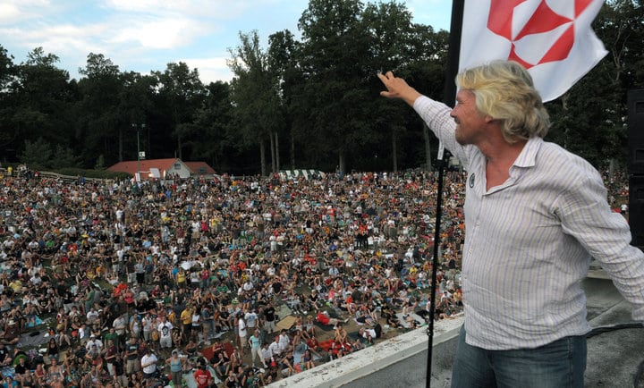 Richard-Branson-Waving-to-crowd