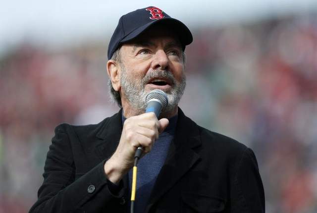 Neil Diamond Sings ‘Sweet Caroline’ At Fenway Park Neil Diamond