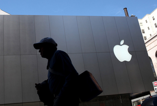 Apple Expects Profit Drop aa
