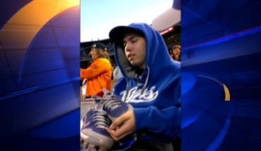 Matt Kemp Gives Fan His Clothes